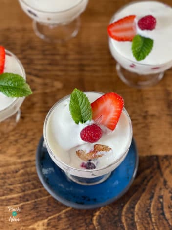 Summer Berry and Prosecco Tiramisu pinchofnom.com