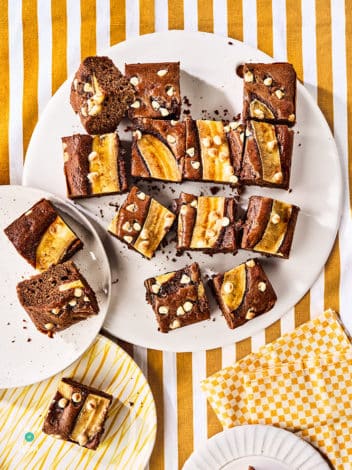 Banana Bread Brownies pinchofnom.com