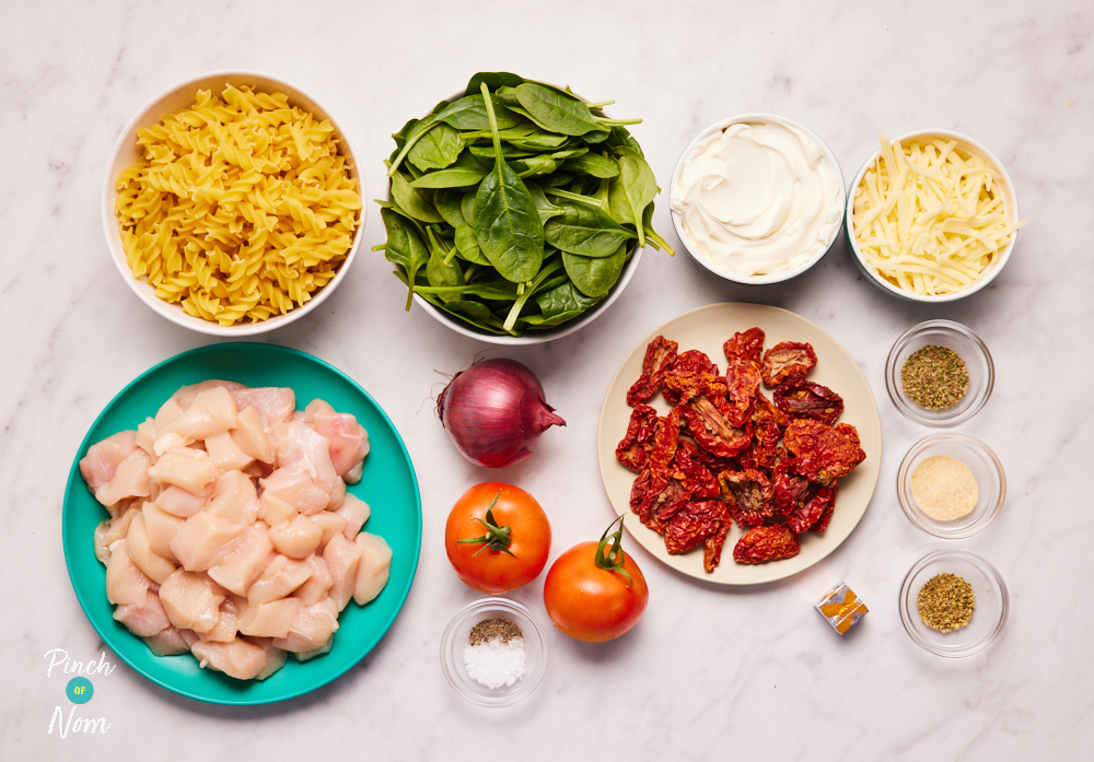 Tuscan Chicken Pasta Bake - Pinch of Nom Slimming Recipes