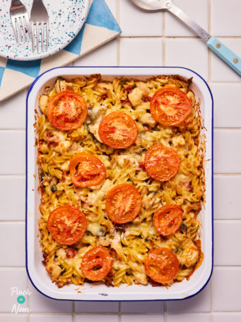 Tuscan Chicken Pasta Bake pinchofnom.com