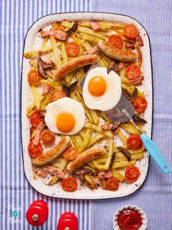 Breakfast Loaded Fries pinchofnom.com