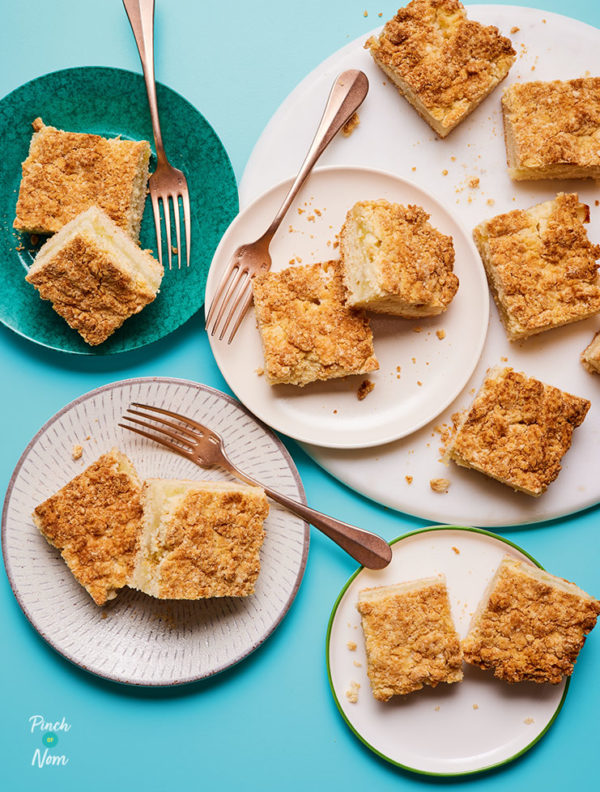 Apple Crumble Squares pinchofnom.com