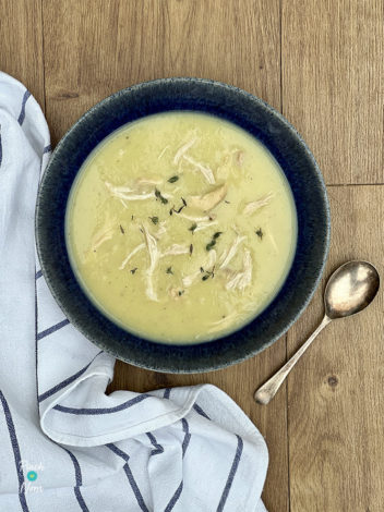 Chicken, Bacon and Leek Soup pinchofnom.com