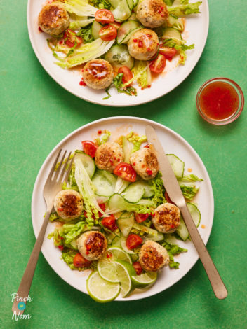 Spinach and Chicken Meatball Salad pinchofnom.com