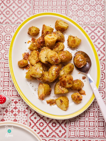 Garlic and Parmesan Potatoes pinchofnom.com