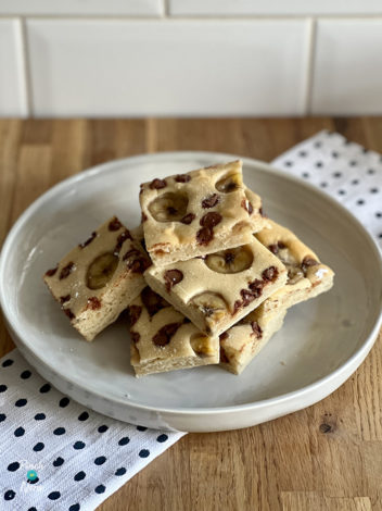 Banana Pancake Traybake pinchofnom.com