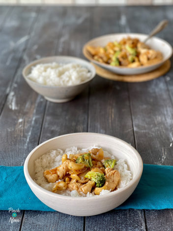 Cashew Nut Chicken pinchofnom.com