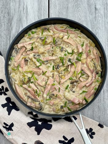 Cheesy Garlic Gammon pinchofnom.com