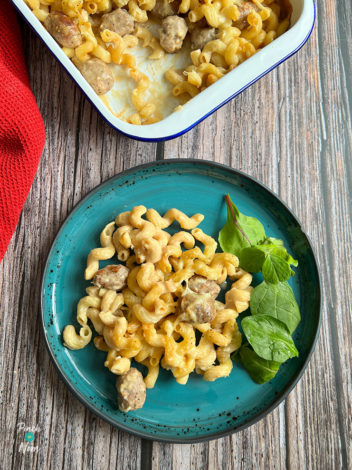 Cheesy Marmite Pasta Bake pinchofnom.com