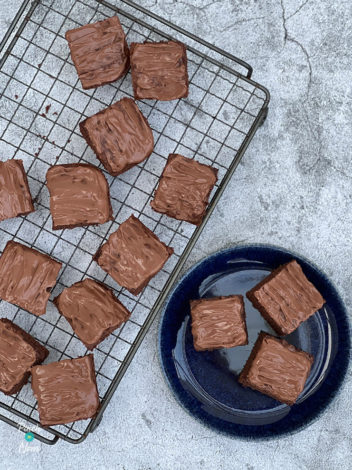 Chocolate Sponge Traybake pinchofnom.com