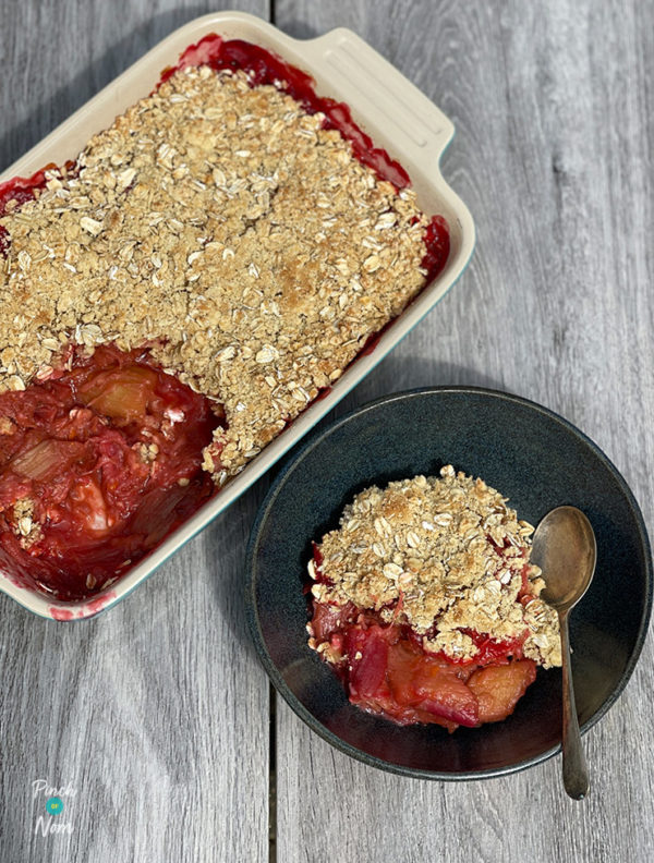 Orange and Ginger Rhubarb Crumble pinchofnom.com