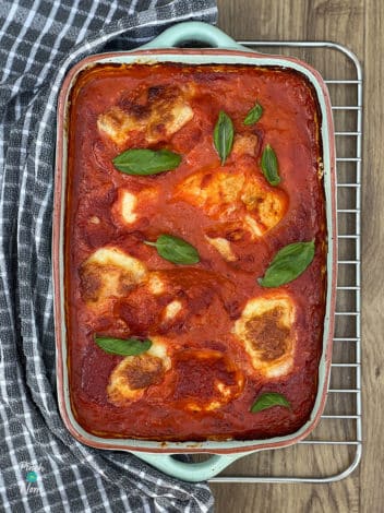 Roasted Red Pepper Chicken pinchofnom.com