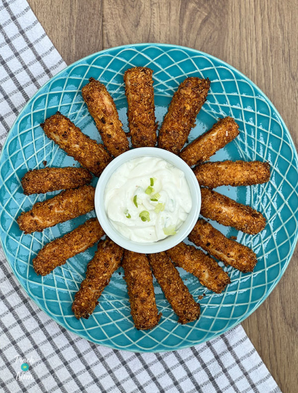 Zinger Halloumi Fries with Garlic and Onion Dip pinchofnom.com