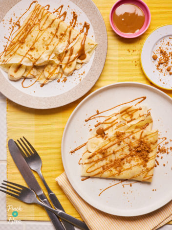 Banana Biscoff Pancakes pinchofnom.com