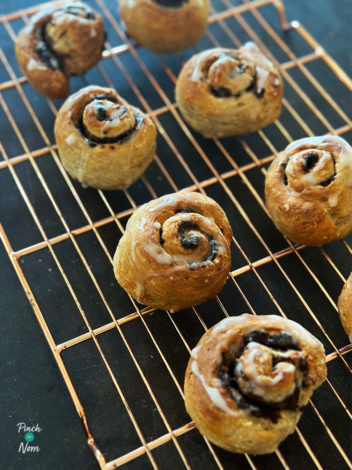 Air Fryer Cinnamon Breakfast Buns pinchofnom.com