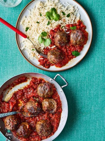 Air Fryer Kofte Meatball Bake pinchofnom.com