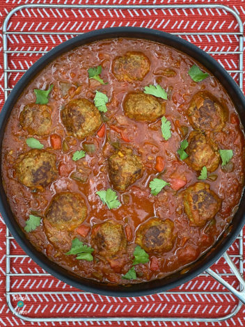 Air Fryer Madras Meatballs pinchofnom.com