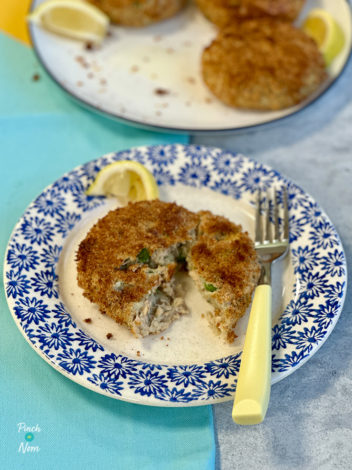 Air Fryer Salmon Fishcakes pinchofnom.com