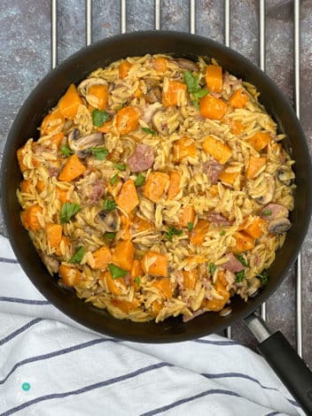 Cheesy Butternut and Bacon Orzo pinchofnom.com