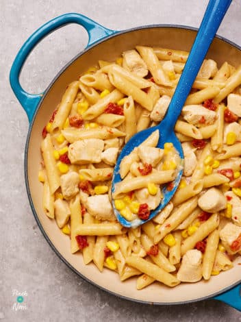 Slow Cooker Creamy Chicken and Sweetcorn Pasta pinchofnom.com