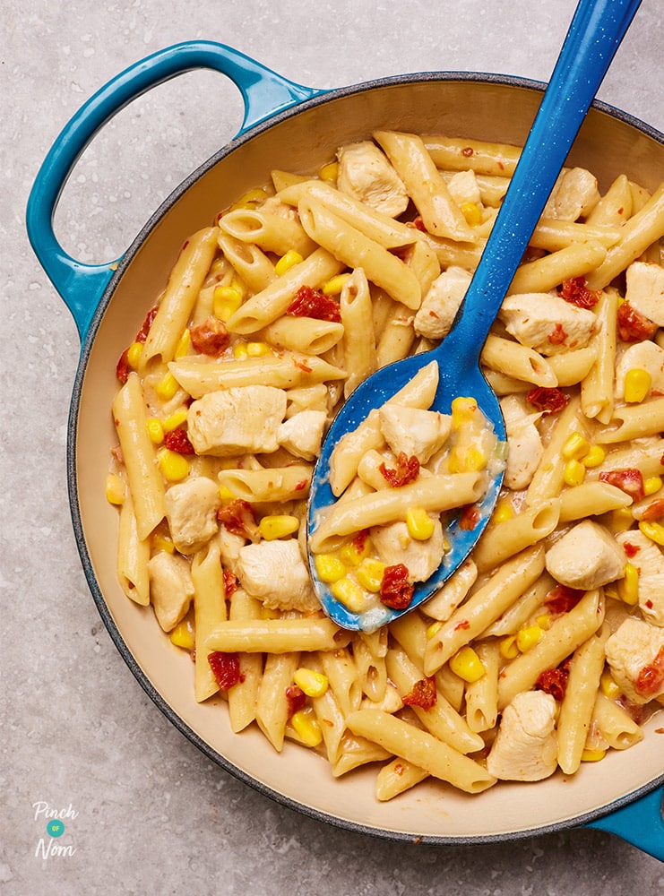 Slow Cooker Creamy Chicken and Sweetcorn Pasta - Pinch of Nom Slimming Recipes