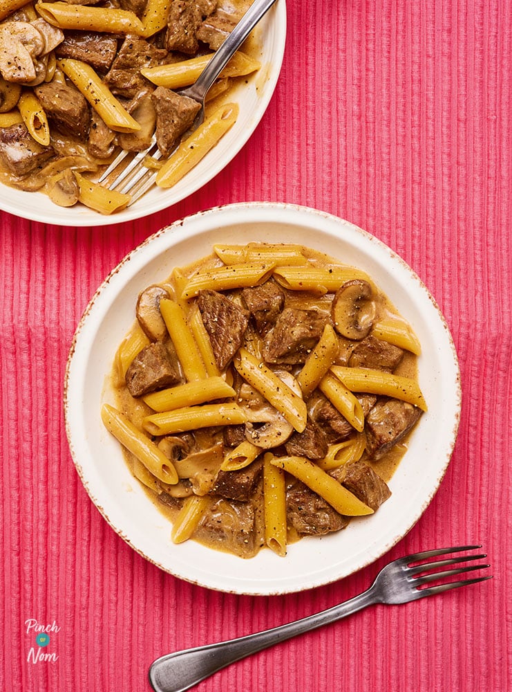 Slow Cooker Peppered Beef with Pasta - Pinch of Nom Slimming Recipes