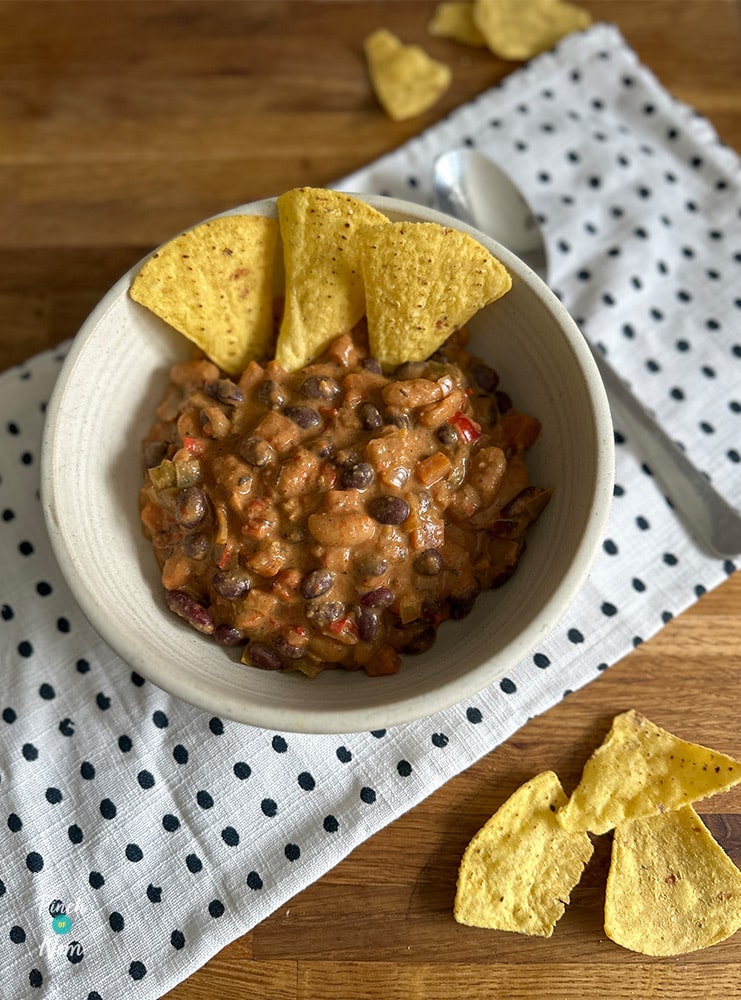 Slow Cooker Vegetarian White Chilli - Pinch of Nom Slimming Recipes
