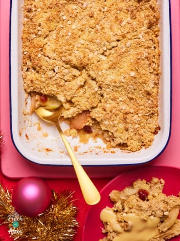 Christmas Crumble pinchofnom.com