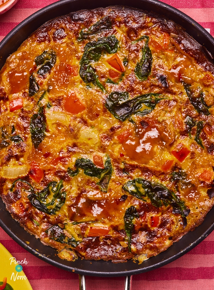 Pinch of Nom's slimming-friendly Tikka-Style Frittata is served in a large frying pan.