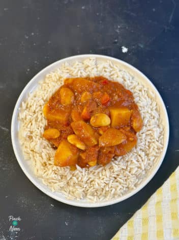 Slow Cooker Potato and Butter Bean Curry pinchofnom.com