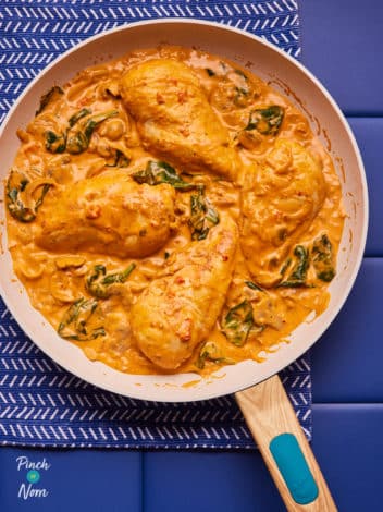 Creamy Red Pesto Chicken pinchofnom.com