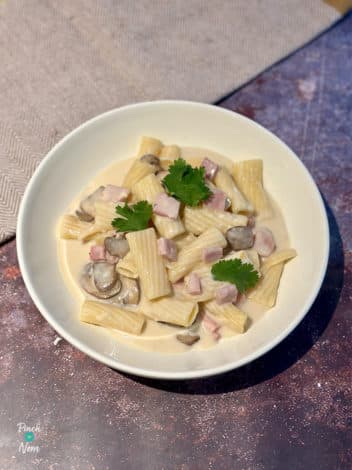 Slow Cooker Cheesy Ham and Mushroom Pasta pinchofnom.com