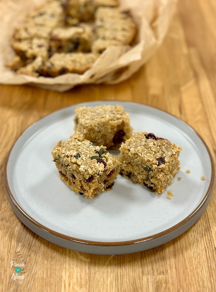 Slow Cooker Coconut and Cranberry Flapjacks - Pinch of Nom Slimming Recipes