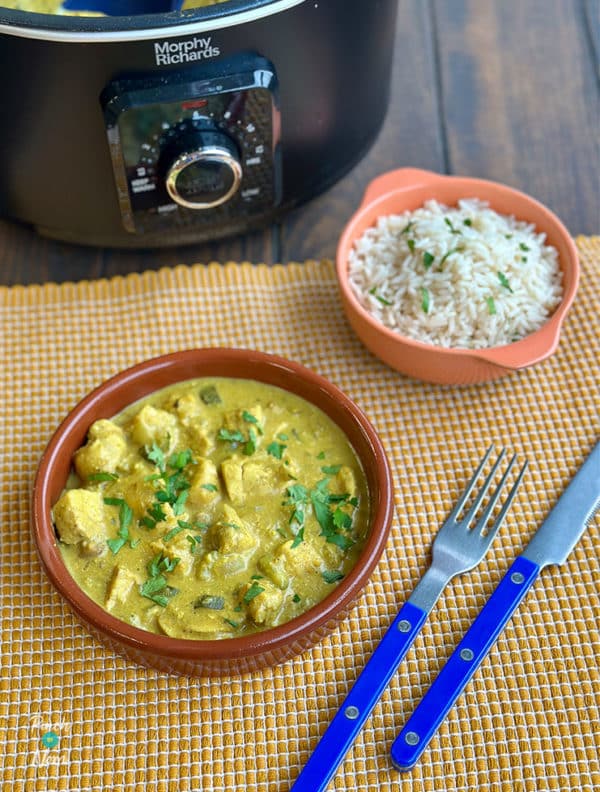 Slow Cooker Creamy Cashew Nut Chicken pinchofnom.com