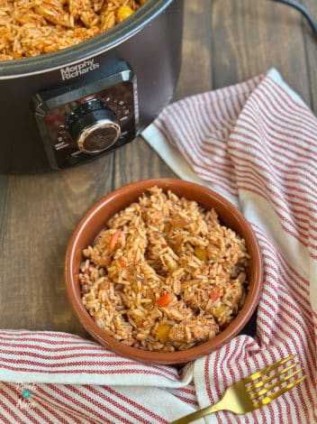 Slow Cooker Fajita Dirty Rice pinchofnom.com