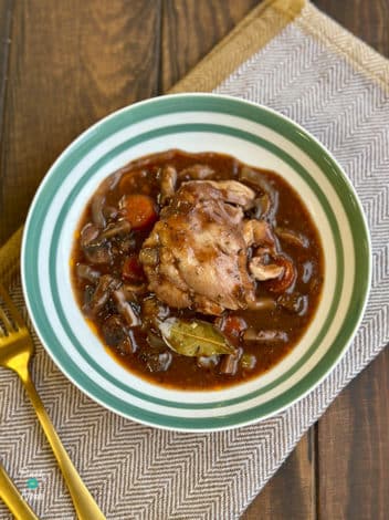 Slow Cooker French-Style Chicken in Red Wine pinchofnom.com