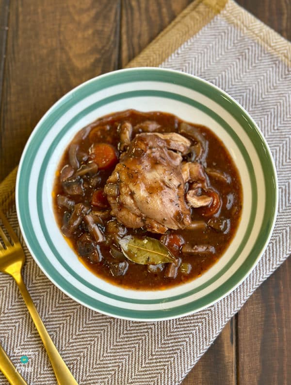 Slow Cooker French-Style Chicken in Red Wine pinchofnom.com