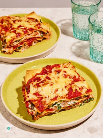 Slow Cooker Ham, Spinach and Ricotta Lasagne pinchofnom.com