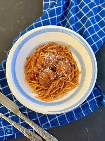 Slow Cooker Spaghetti and Meatballs pinchofnom.com