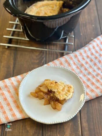 Slow Cooker Spiced Pear Pie pinchofnom.com