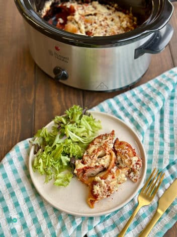 Slow Cooker Tuna-Stuffed Pasta Shells pinchofnom.com