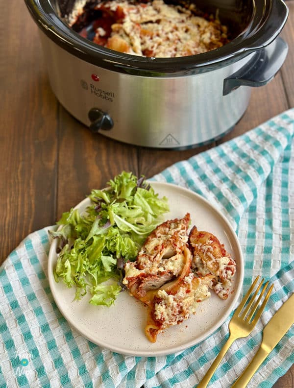 Slow Cooker Tuna-Stuffed Pasta Shells pinchofnom.com